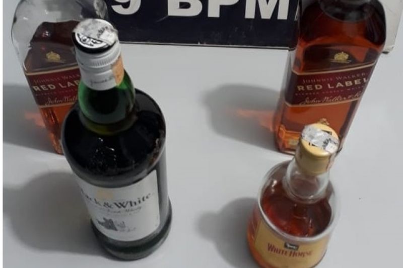 Onze pessoas são presas por orgia com 3 menores de idade, bebida e droga em suíte de motel