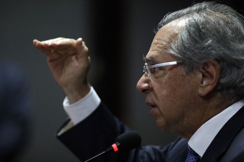 Guedes defende congelamento de salários de servidores públicos por dois anos