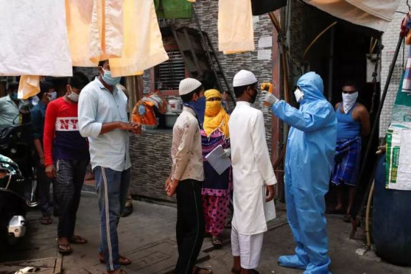 Turistas são forçados a escrever “desculpa” 500 vezes por quebrar confinamento na Índia
