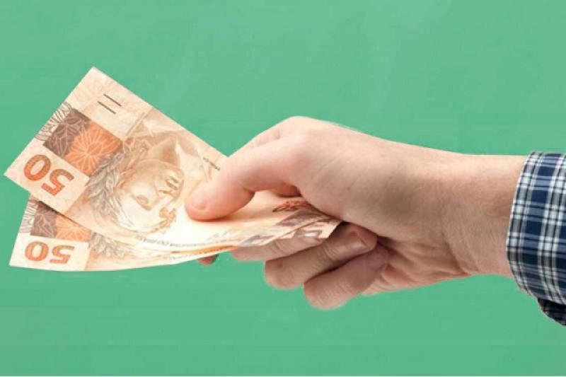 Justiça determina que consignados de aposentados fiquem suspensos por 4 meses sem juros