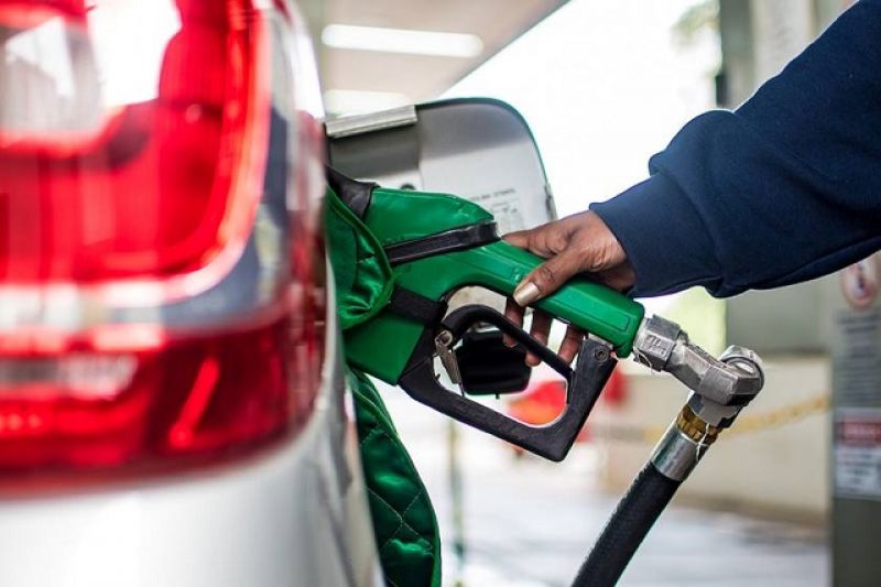 Gasolina nas refinarias passa a R$ 0,91 por litro após novo corte