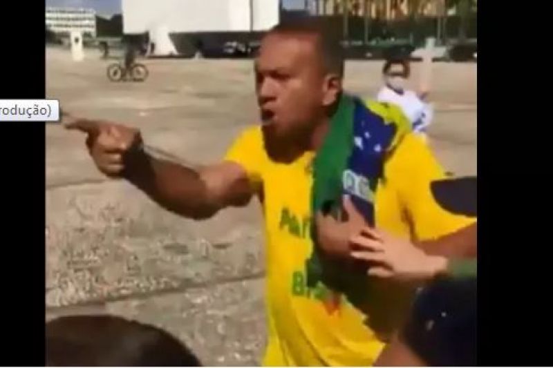 Enfermeiros pedem melhores condições de trabalho e são agredidos por bolsonarista