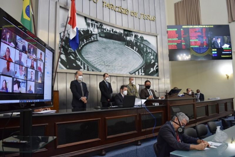 Deputados devem votar, na próxima semana, projeto que reduz mensalidades escolares em AL