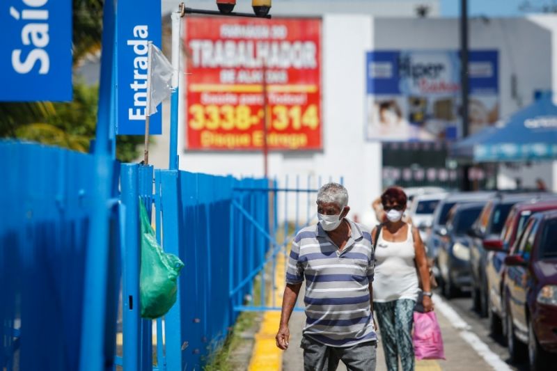 Decreto suspende acesso a praias, orlas e espaços públicos para frear contágio da Covid-19