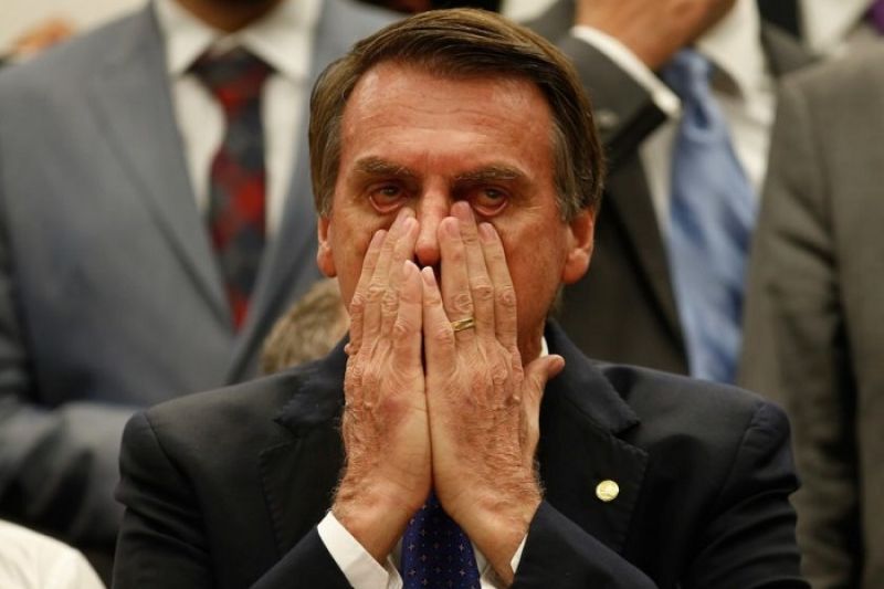 Bolsonaro compartilha fake news, e Instagram oculta postagem do presidente