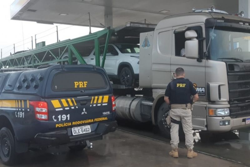 Carreteiro é preso pela PRF depois de causar acidente e omitir socorro em Canapi