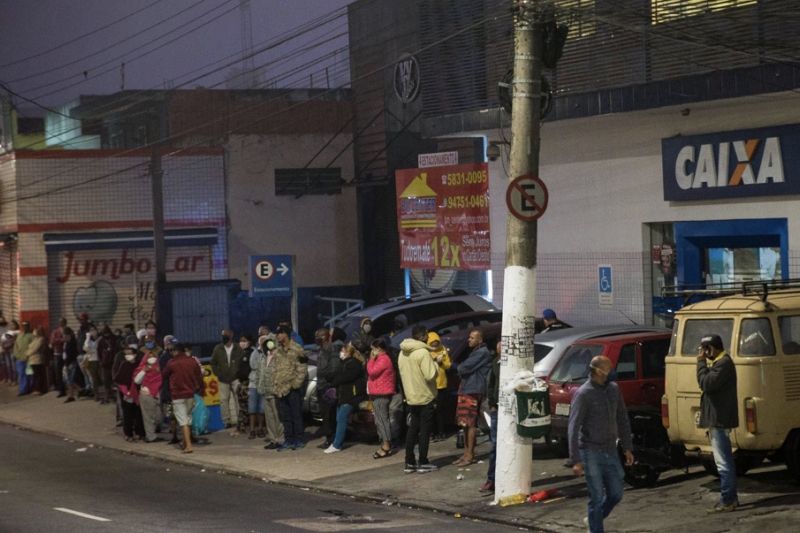 Problemas com o auxílio emergencial lotam Defensoria Pública