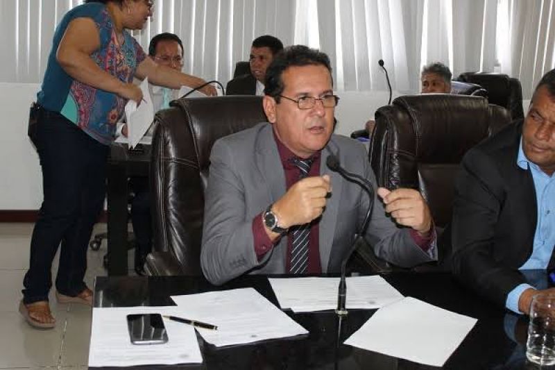 Vereador Júnior Lisboa solicita suspensão de cobrança de iluminação pública