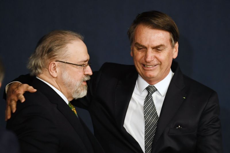Em meio à investigação de interferência na PF, Bolsonaro
