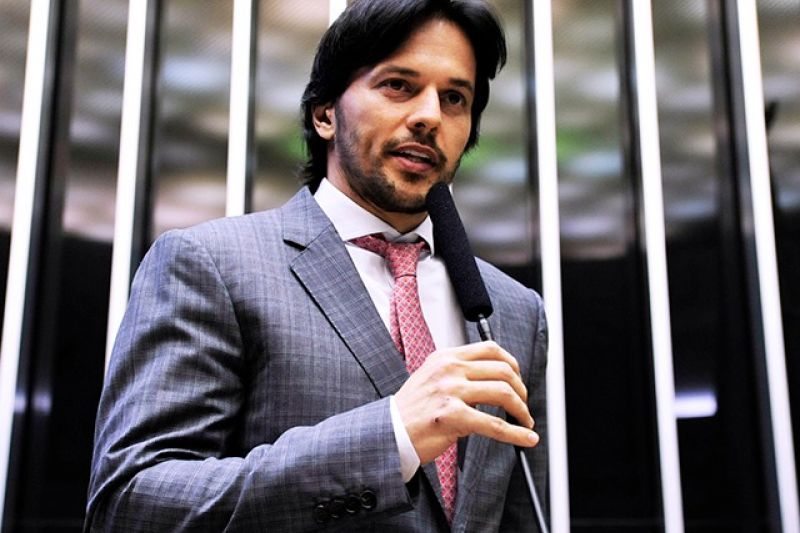 Bolsonaro recria Ministério das Comunicações e entrega ao Centrão