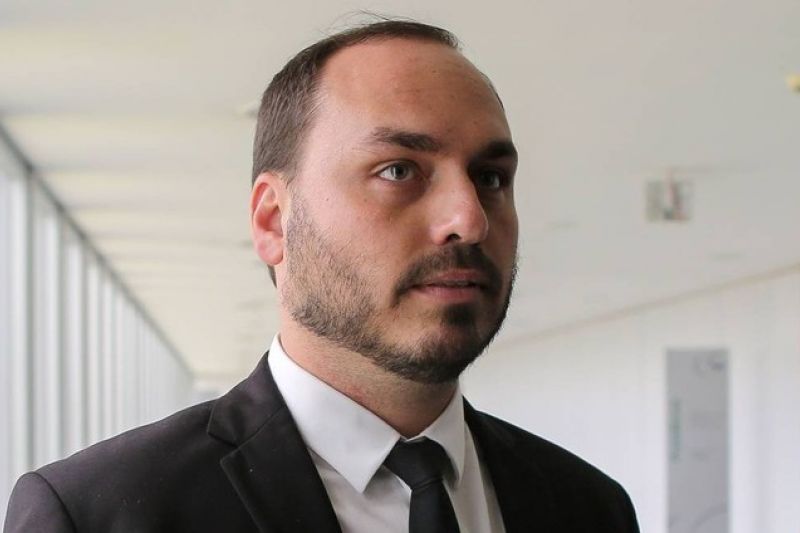 Carlos Bolsonaro perde foro especial em investigação sobre funcionários fantasmas