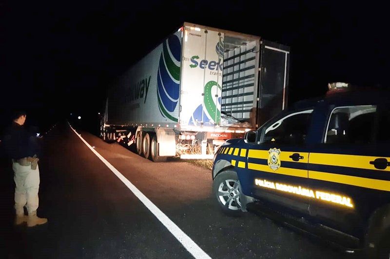 Patrulhamento da PRF em Mata Grande resulta na recuperação de carreta roubada em PE