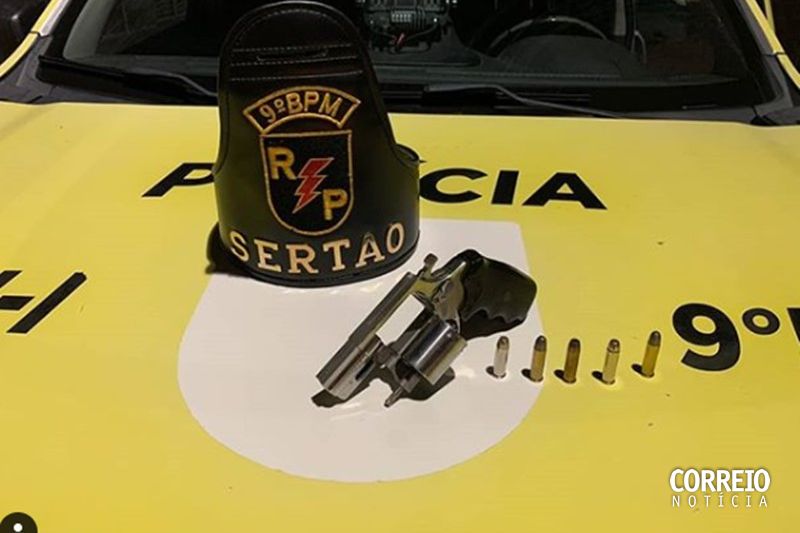 Delmiro: polícia descobre revólver escondido em cima de guarda-roupa e prende homem