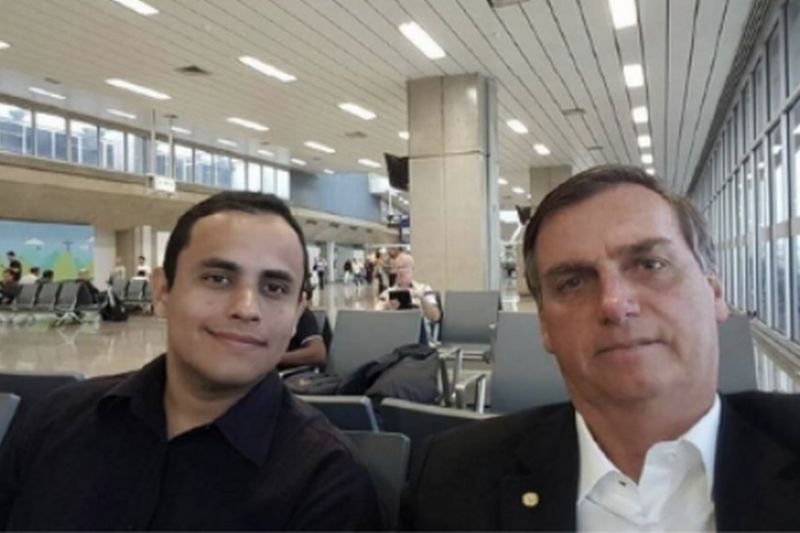 Investigação aponta assessor de Bolsonaro como responsável por página de fake news
