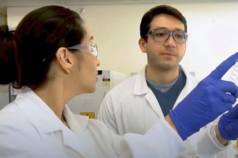 Pesquisadores criam exame de sangue que detecta Covid-19 em 20 minutos