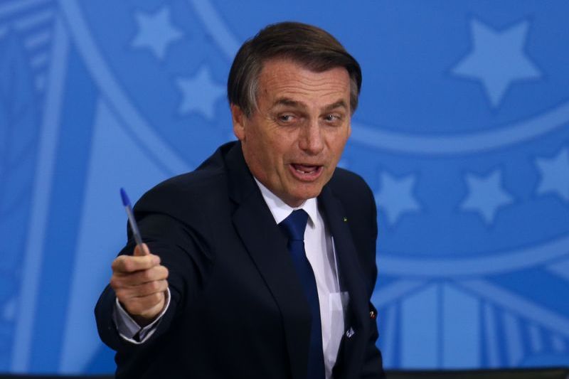 Governo Bolsonaro assina contratos sem licitação com empreiteira alvo de operação da PF