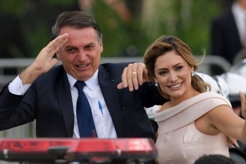 As contradições de Bolsonaro sobre depósitos da família Queiroz a Michelle: R$ 89 mil