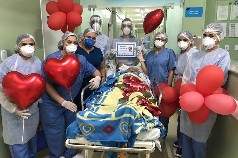 Homem de 83 anos é o centésimo paciente curado de Covid-19 no hospital de Santana