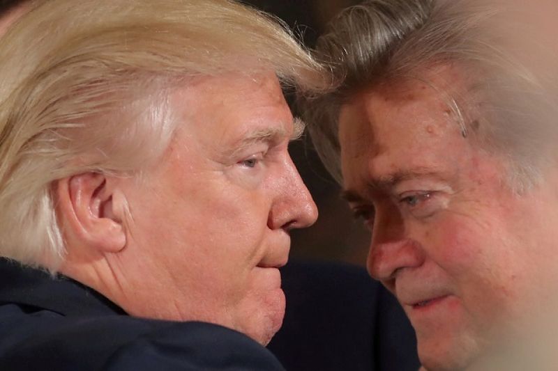 Steve Bannon, ex-estrategista-chefe de Trump, é preso sob acusação de fraude