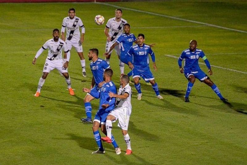 CSA sofre com falha de goleiro e perde de virada para a Ponte Preta em Campinas