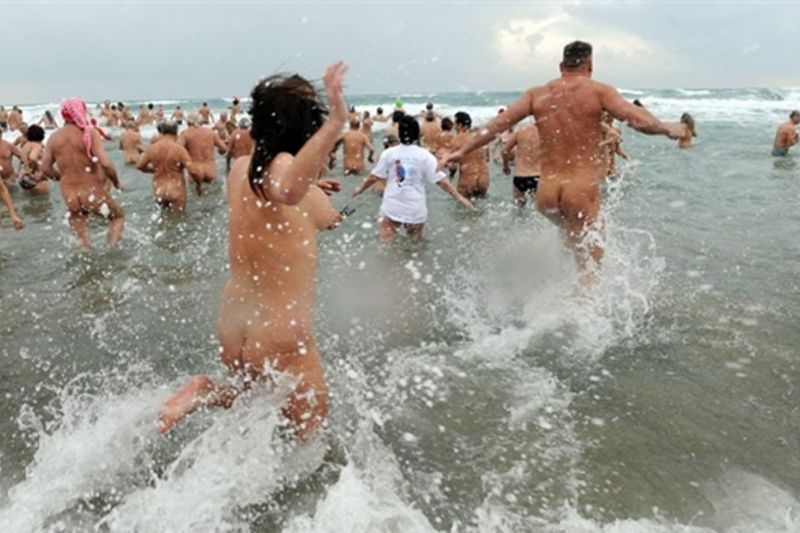 Resort nudista na França registra surto de coronavírus