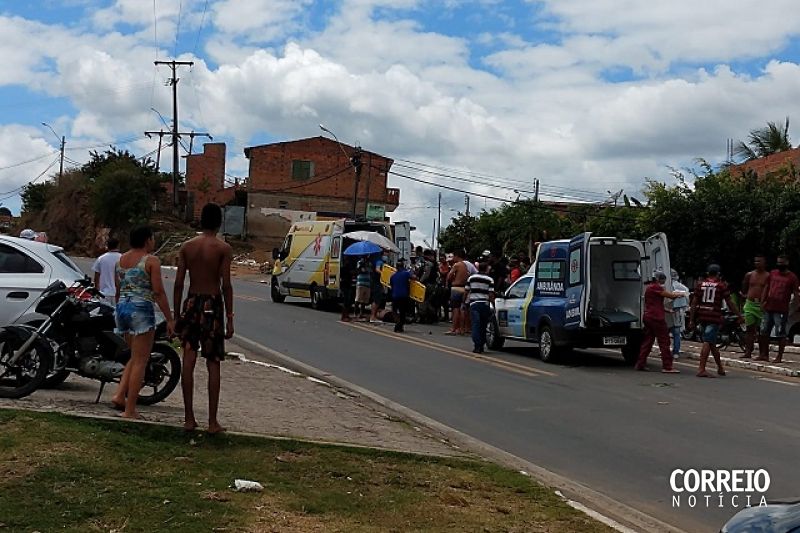 Colisão entre duas motocicletas deixa condutores feridos na entrada de Pão de Açúcar