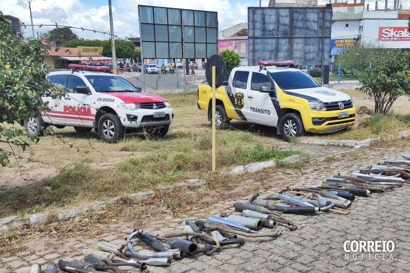 Escapamentos de motos apreendidos pela polícia e SMTT são destruídos em Delmiro Gouveia