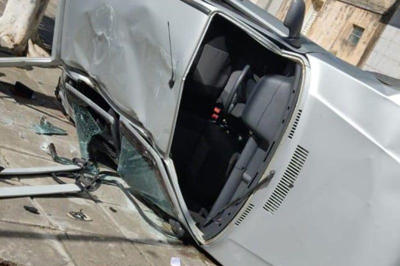 Samu é acionado para socorrer homem vítima de capotamento com carro em Mata Grande