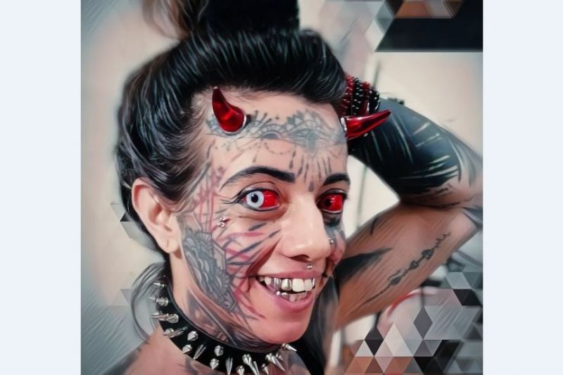 'Mulher demônia' do litoral de SP diz que pediu a Deus para colocar chifres na testa