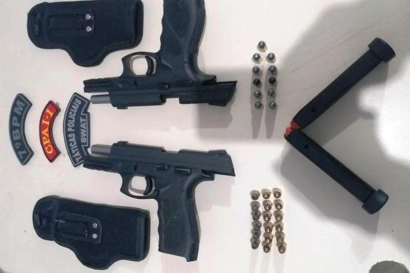 Homens são presos depois de serem encontrados com pistolas dentro de carro em Maravilha