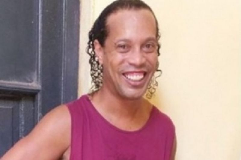 Ronaldinho Gaúcho testa positivo para coronavírus