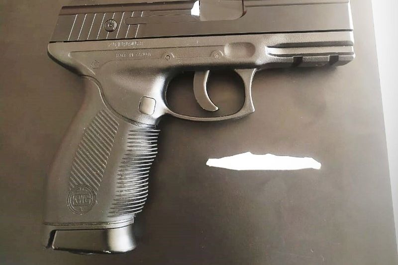 Suspeito de ameaçar populares com simulacro de pistola é preso com maconha em Santana