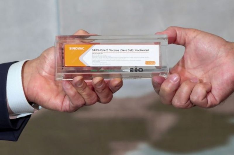 Anvisa autoriza retomada de testes da CoronaVac