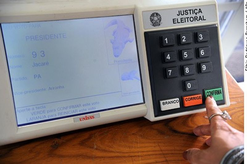 TSE: urna deverá mostrar nome de candidato com registro pendente