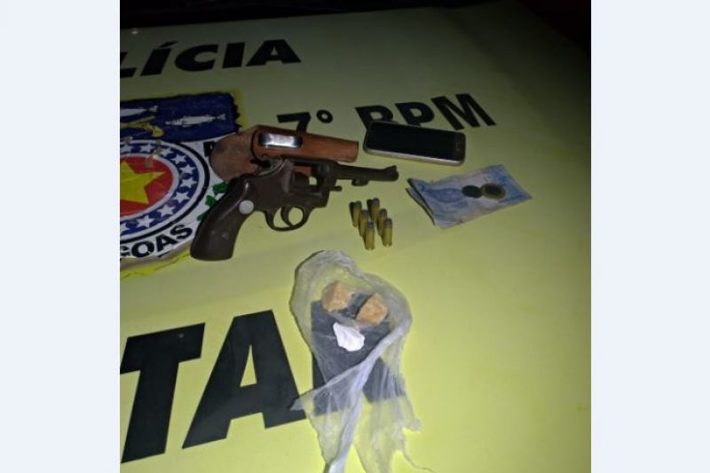 Polícia prende suspeito e apreende revólver, munição e droga na zona rural de Maravilha