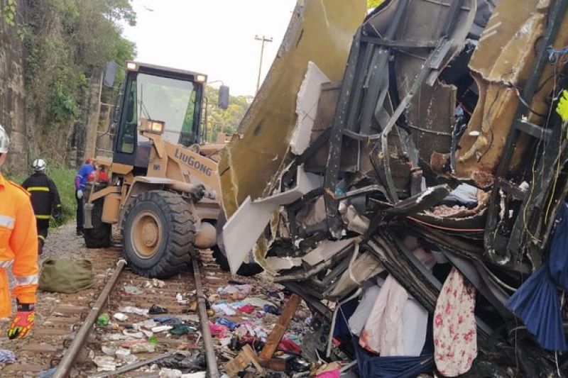 Defesa Civil confirma que ônibus da tragédia em Minas Gerais transportava 48 pessoas