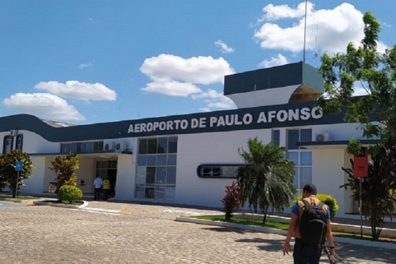 Aviões com vítimas do acidente com ônibus chegam no fim da tarde em Paulo Afonso