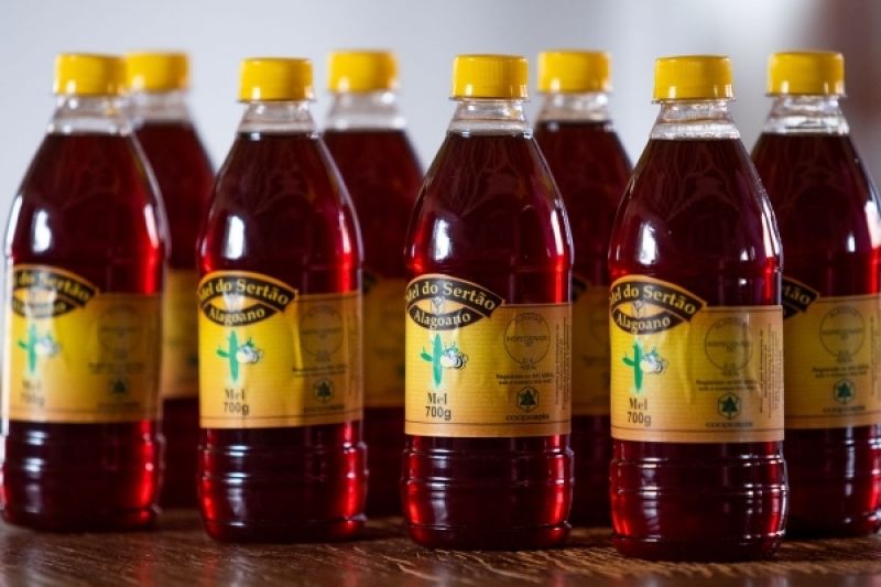 Cooperativa de Piranhas bate marca de venda de cinco toneladas de mel para doação