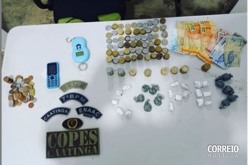 Mulher é presa após ser encontrada com papelotes de maconha dentro de casa em Maravilha