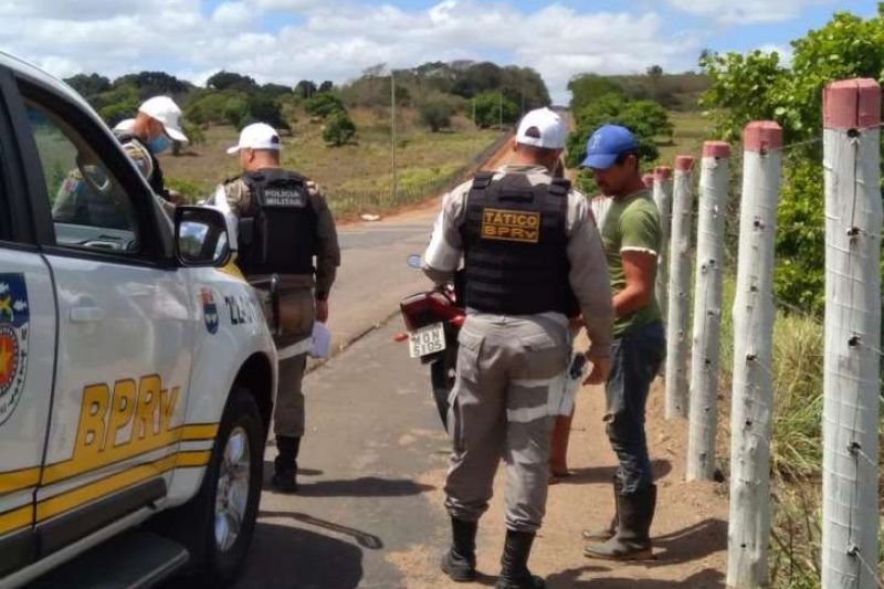 Militares flagram irregularidades em blitz em Santana, Tapera, Batalha e outras cidades