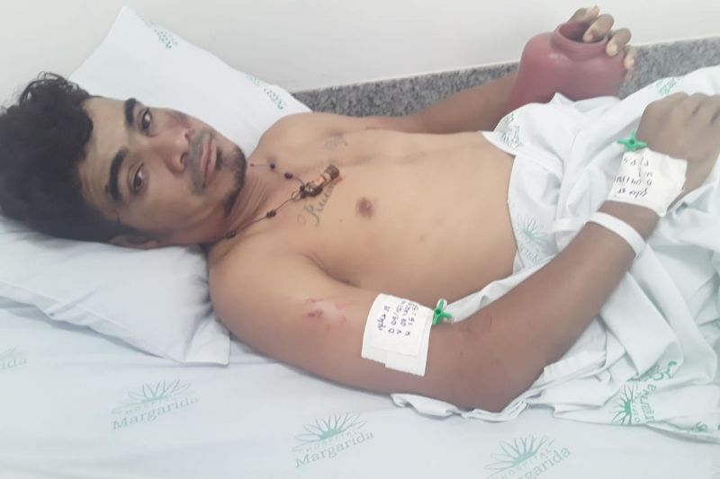 Mãe de sobrevivente de tragédia em MG pede ajuda para filho retornar à cidade natal