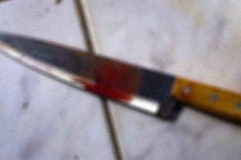 Após bebedeira, homem é esfaqueado e deixado agonizante na calçada de casa em Santana