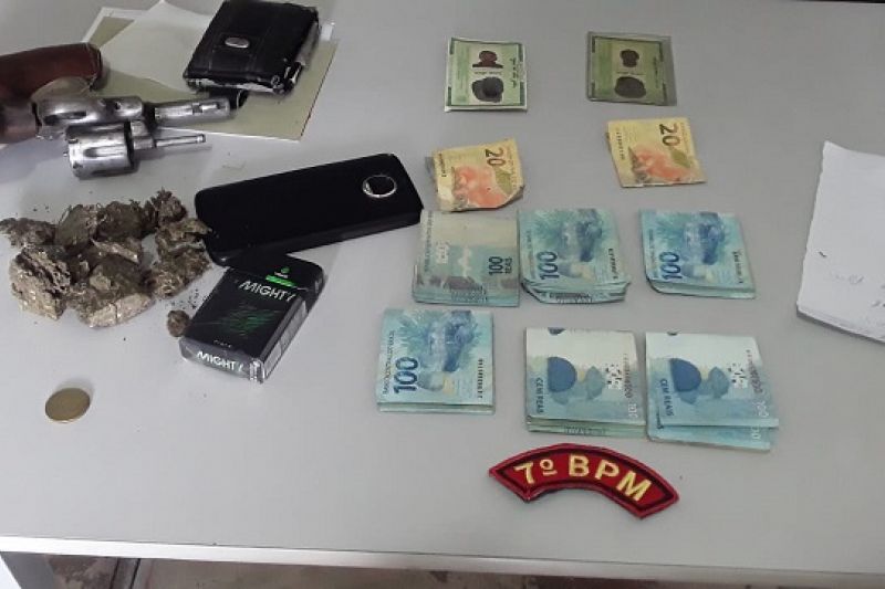 Polícia prende dois homens com arma, munição, droga e dinheiro em São José da Tapera