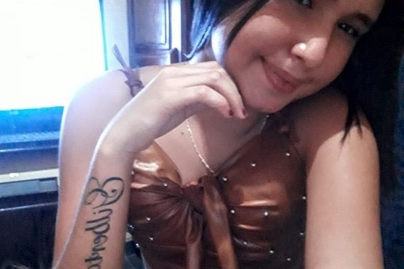 Facção cortou cabelo de adolescente com faca antes de matá-la a tiros, diz polícia