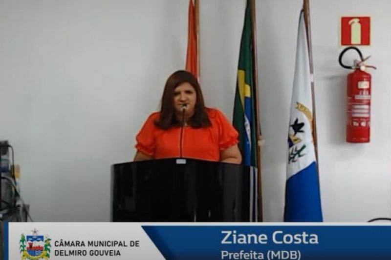 Ziane Costa toma posse e torna-se primeira mulher a comandar Prefeitura de Delmiro Gouveia