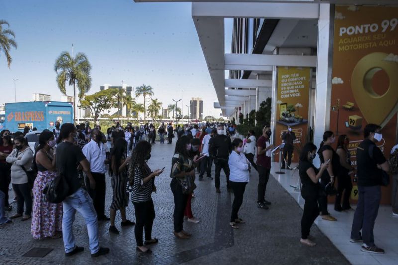 Número de brasileiros endividados sobe no final de 2020