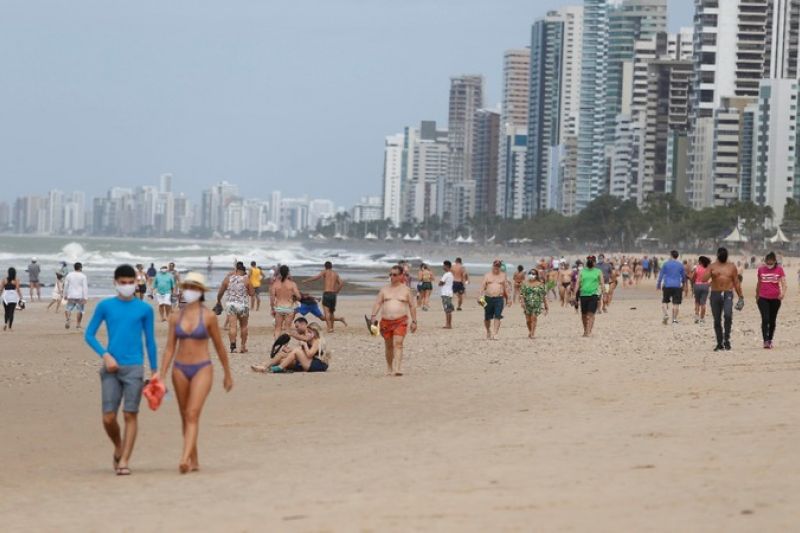 Estado reduz capacidade de eventos e pode fechar praias