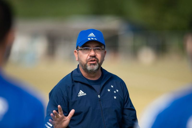Fortaleza anuncia a contratação do técnico Enderson Moreira