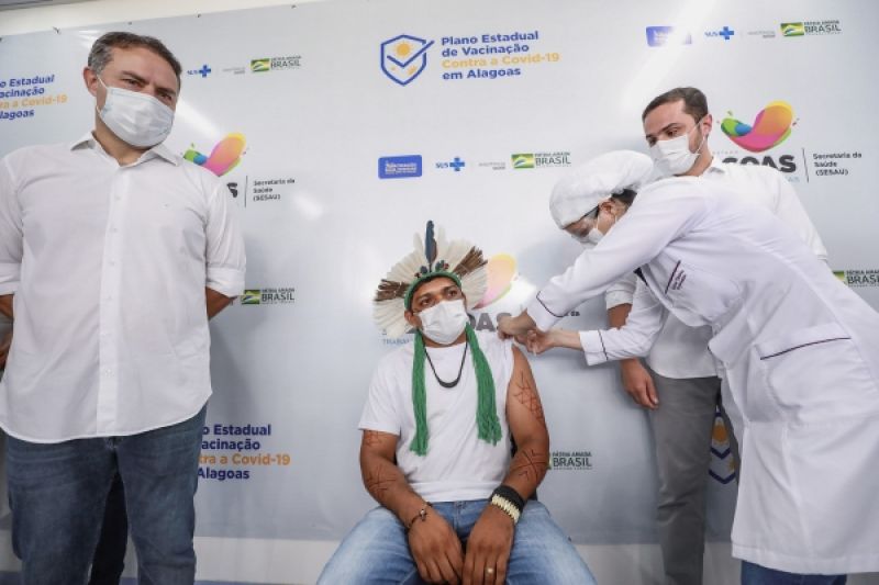 Governo de Alagoas vacinará todos os profissionais das unidades públicas de referência