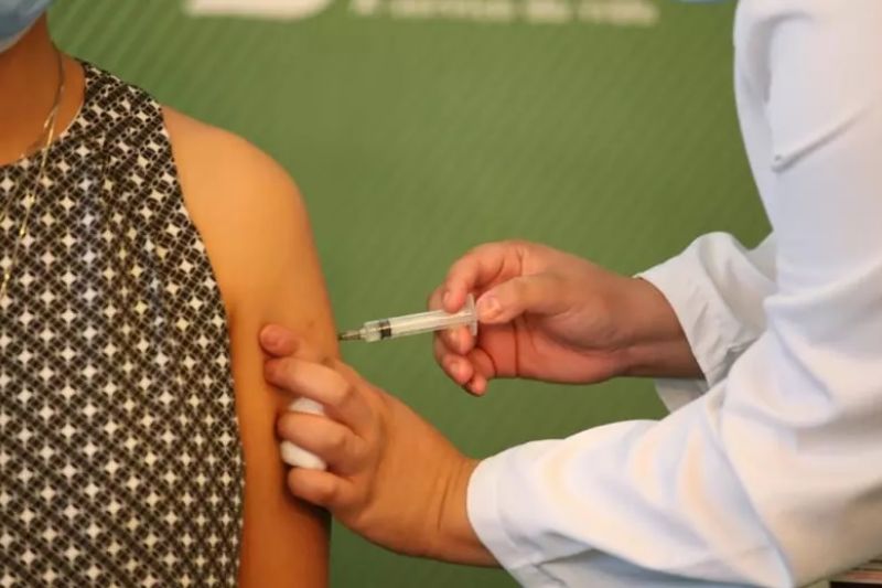 Brasil já vacinou 439 mil pessoas contra o novo coronavírus
